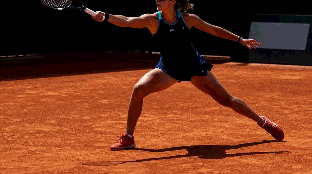Carlos Alcaraz phục hồi sau khi thua set đầu tiên để vào vòng hai US Open 2026
