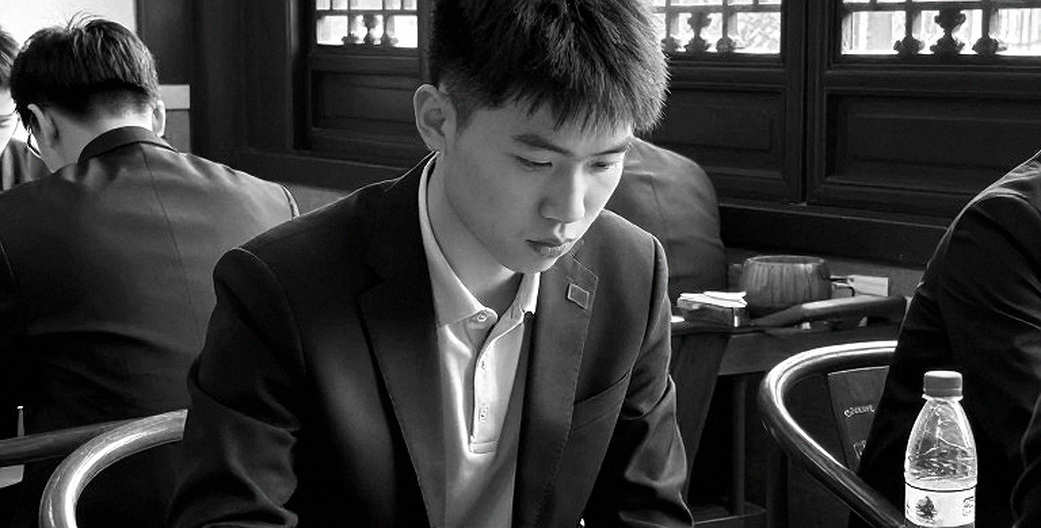 Sân vắng, tiếng thở của bóng đá Việt Nam