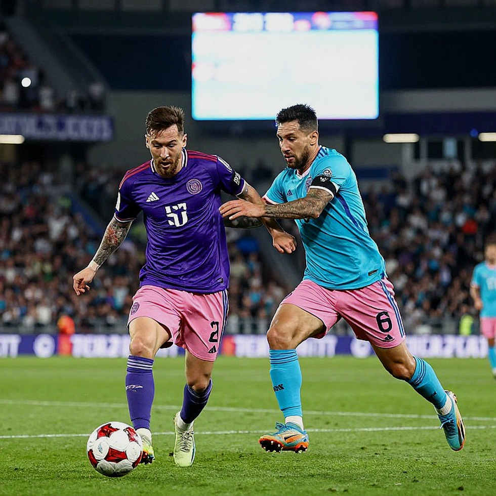 Hàng thủ ba người trở lại Premier League: lớp trầm tích của một nỗi sợ chiến thuật