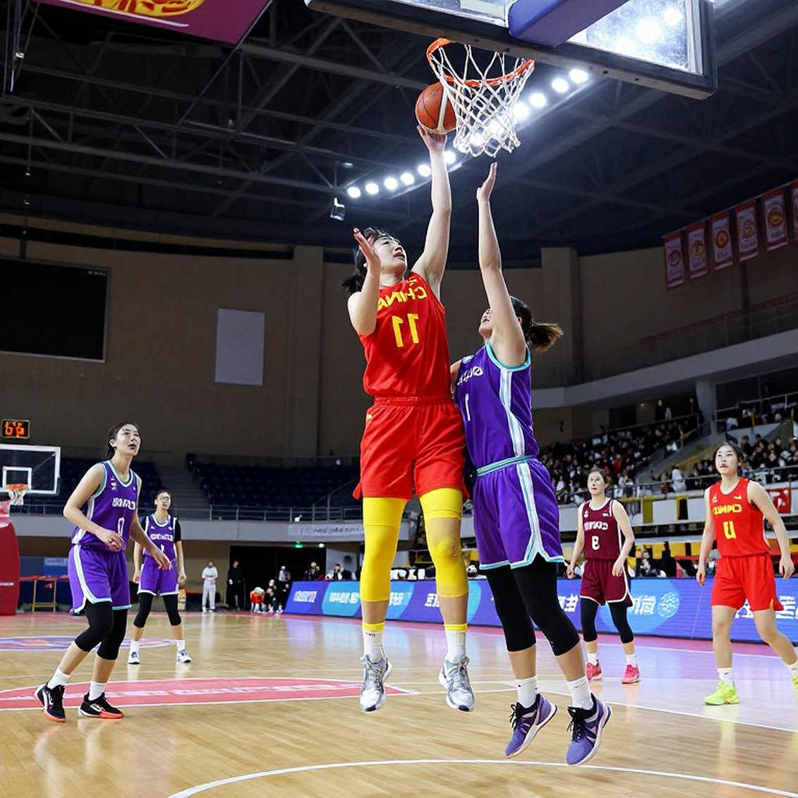 Kỳ chuyển nhượng V-League: Khi tiếng ồn át tín hiệu, người hâm mộ đang đọc sai cuộc chơi