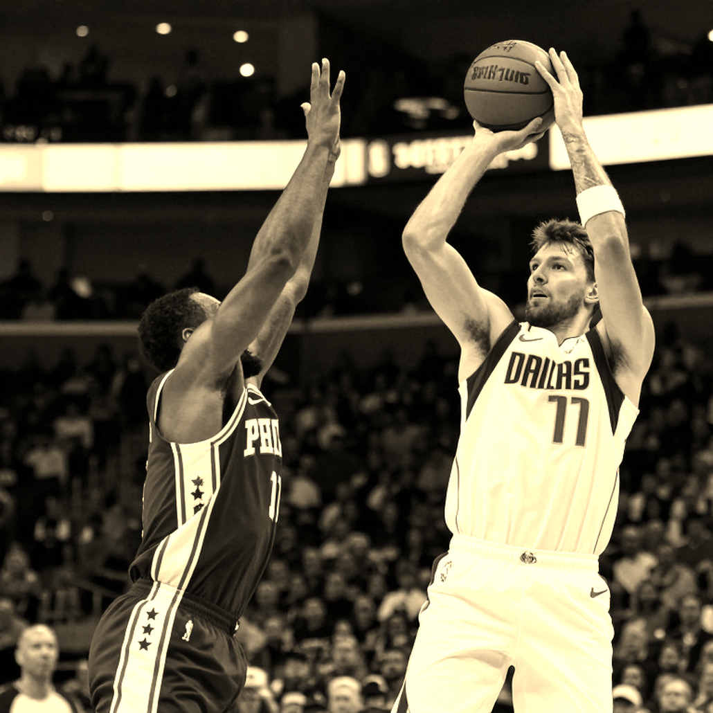 Hợp đồng 44 triệu USD của Kyrie Irving và khoảng trống giữa hai bản tin ở Dallas