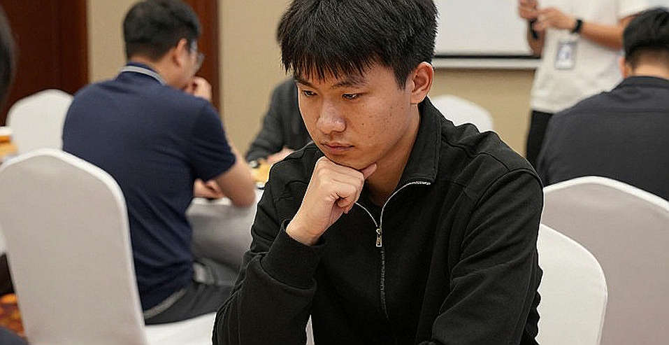 Bàn Cờ Trống Và Cái Bẫy Của Khung Phân Tích Hoàn Hảo