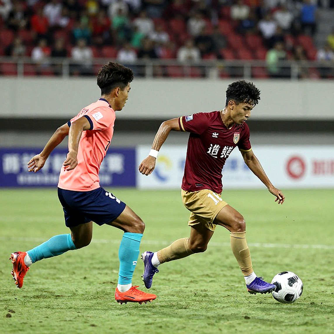 Khi Sarach Yooyen nổ phát súng từ rìa vòng cấm: Đọc lại trận Việt Nam – Thái Lan ở FIFA ASEAN Cup 2026