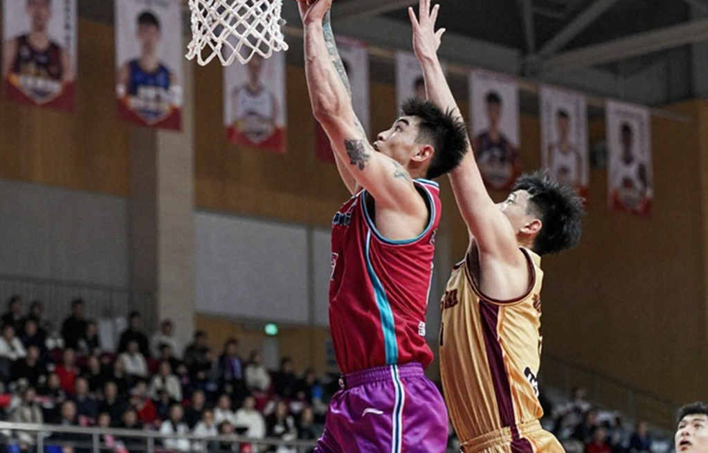 Walkup rời Olympiacos: Khi 'người lính trung thành' chọn Dubai, và Fournier đứng ra làm lá chắn